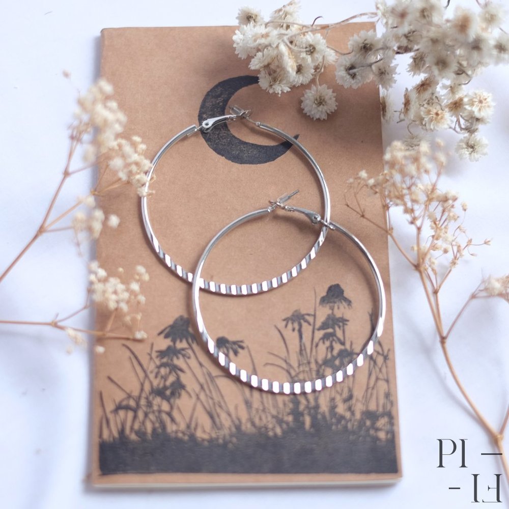NWOT Textured silver color earrings hoops